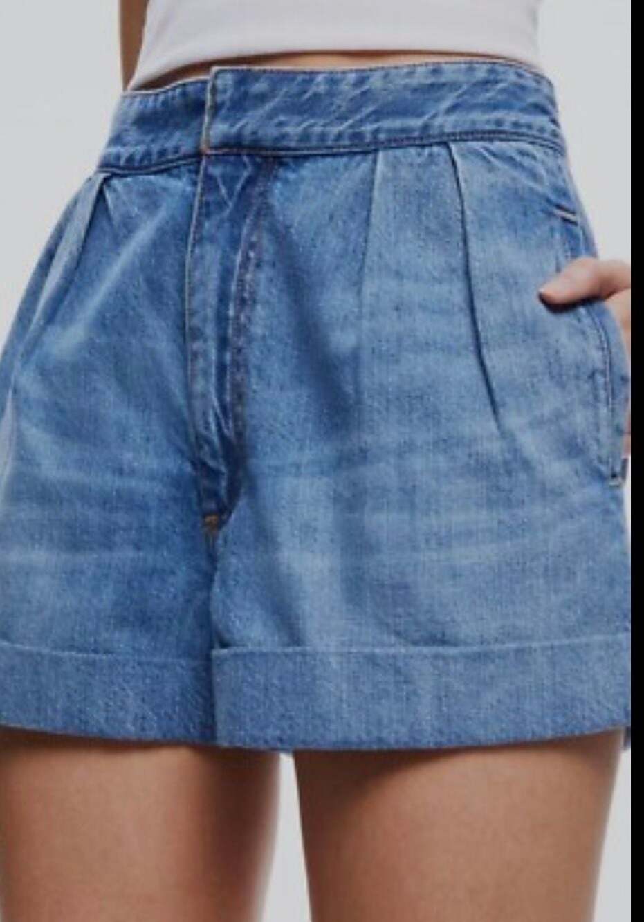 Alice + Olivia Conry Pleated Denim Shorts Size 25